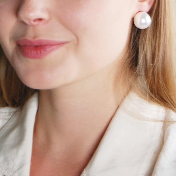 Grace Nina Classic Simulated Pearl Studs Lustrous Round Post Earrings - Picture 4 of 8